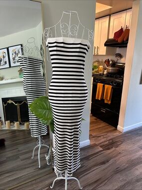 Freshman Strapless Black & White Ribbed Maxi Dress